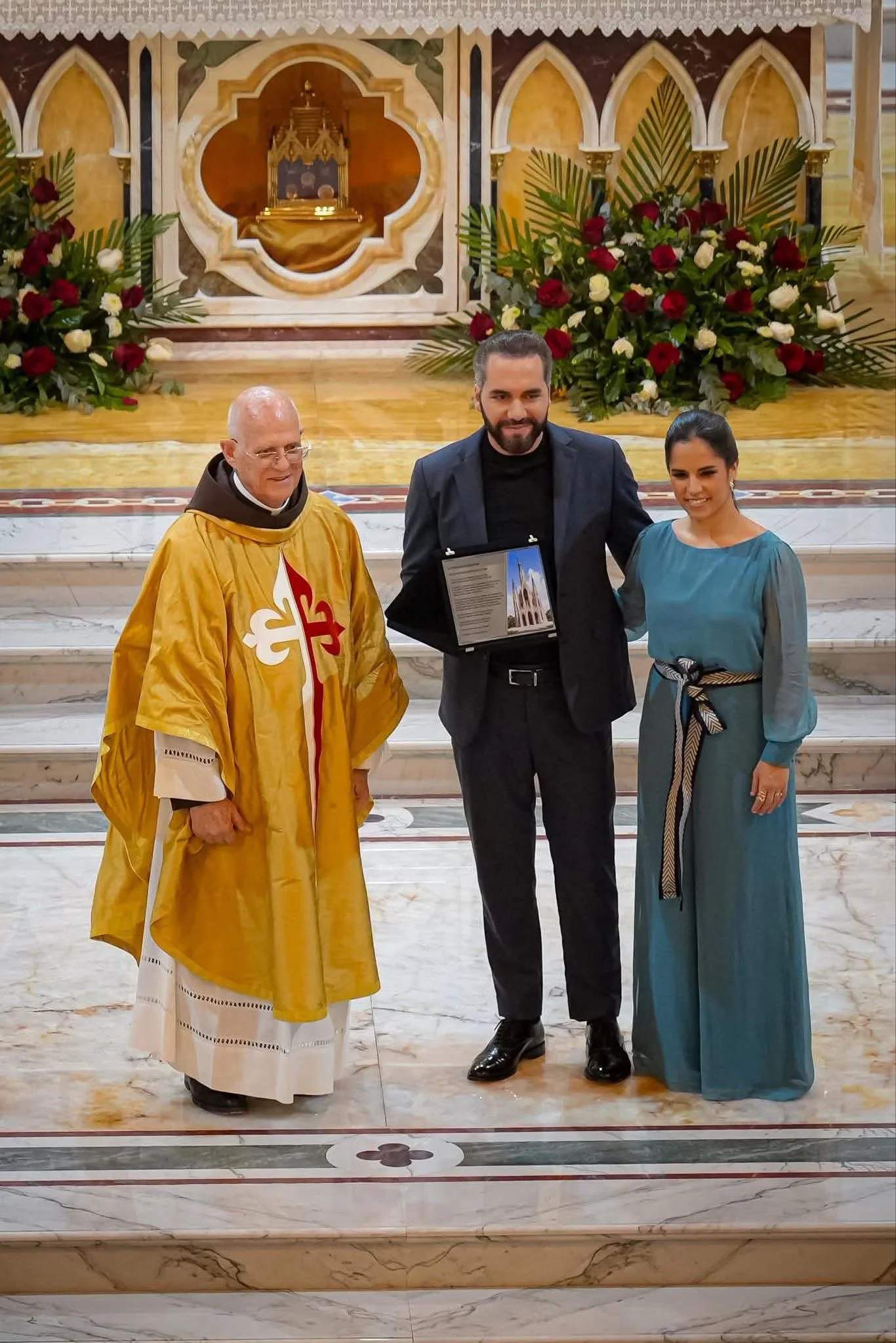 El Presidente Nayib Bukele asiste a la dedicación del templo en honor a la Virgen de Fátima